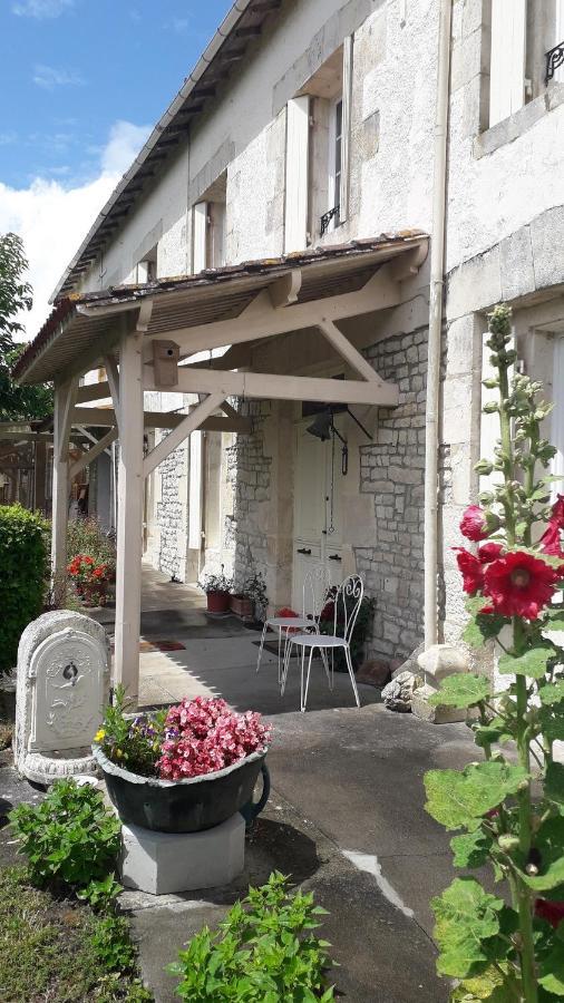 Domaine De Pelouaille - Chambre D'Hotes Saint-Jean-dʼAngély Exterior foto