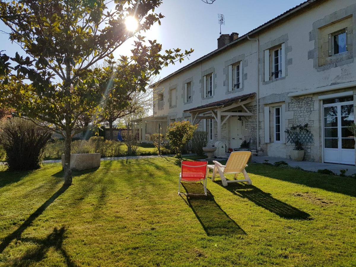Domaine De Pelouaille - Chambre D'Hotes Saint-Jean-dʼAngély Exterior foto